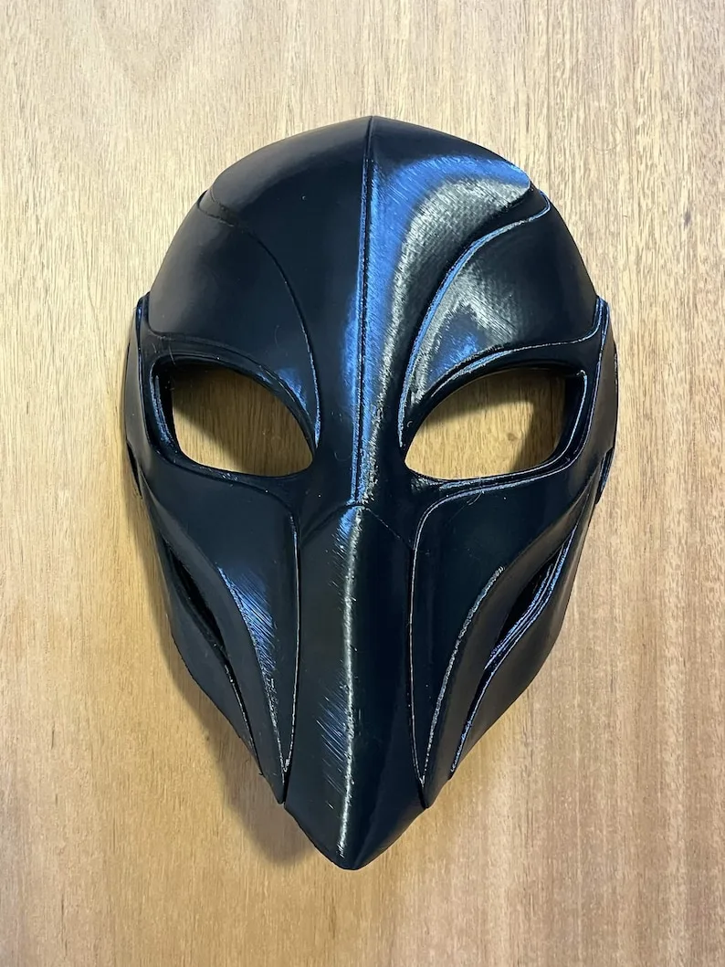 Front view of the black Dark Fantasy mask
